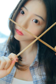 岳故意装睡让我挺进去的电影